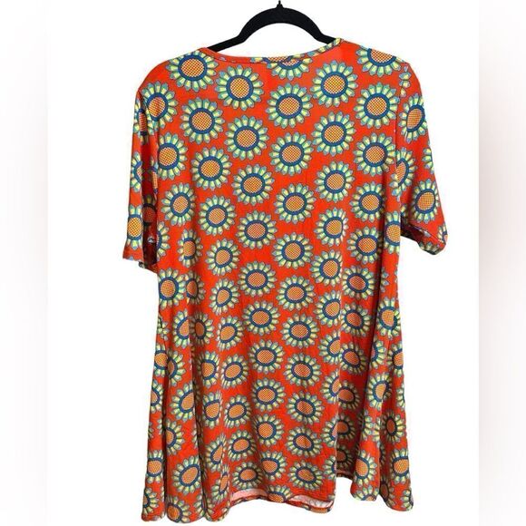 EUC LulaRoe Women’s Swing Style Short Sleeve Shirt Top Red GeometricDesign Large - Picture 2 of 3